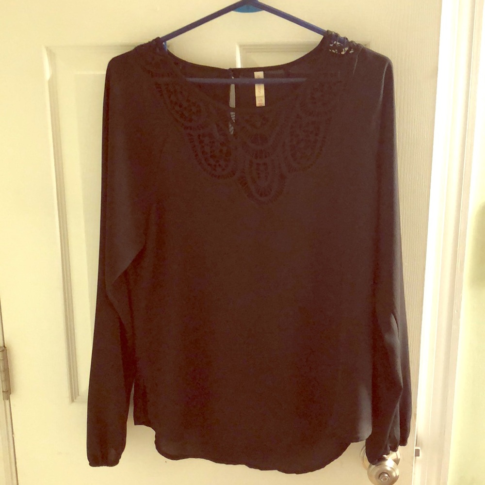 Blouse with crochet neckline